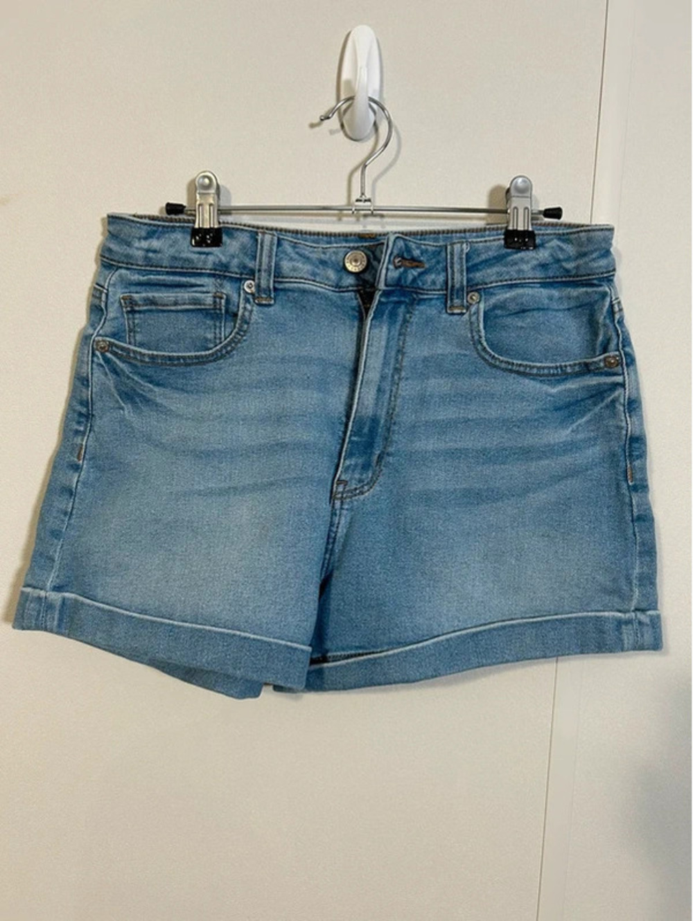 American Eagle Stretch Mom Shorts Light Wash High Rise Denim Size 6